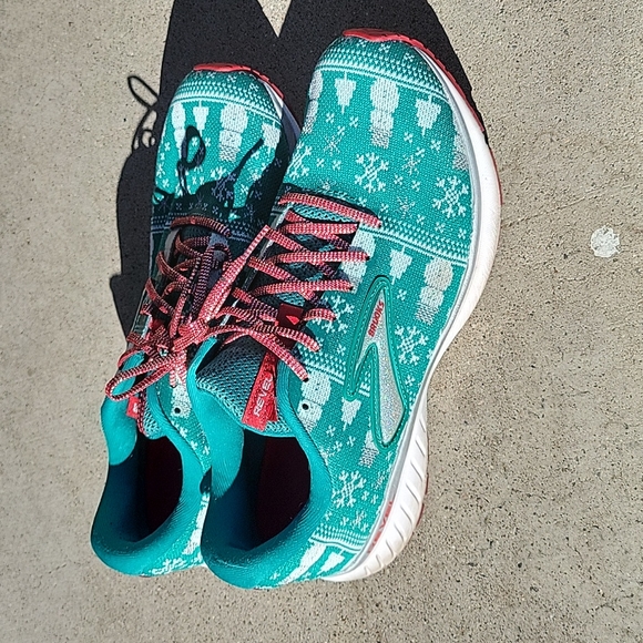 Christmas Sweater Brooks Revel athletic shoes - Picture 2 of 10